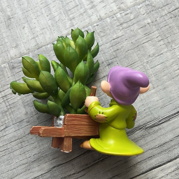 Disney Snow White And The Seven Dwarfs Planter Sculptures - Picture 2 of 3